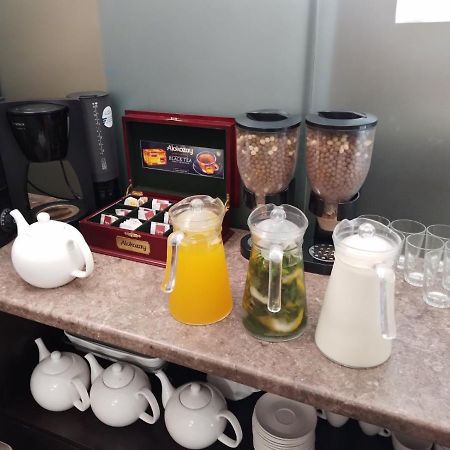 Boutique Living Hotel 耶烈万 外观 照片