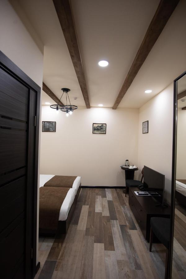 Boutique Living Hotel 耶烈万 外观 照片