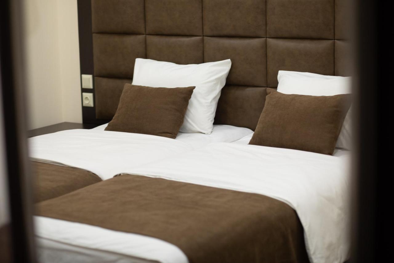 Boutique Living Hotel 耶烈万 外观 照片