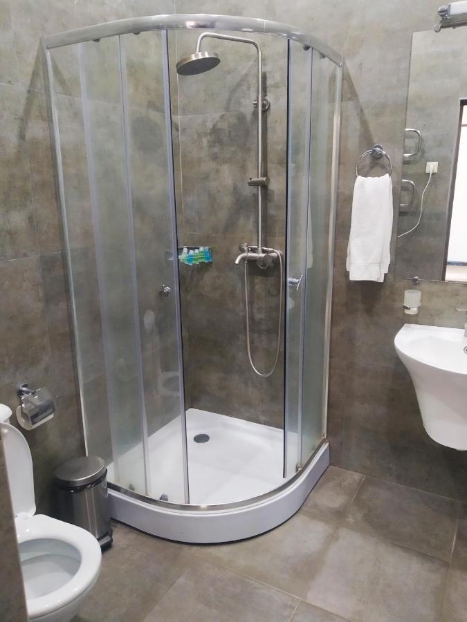 Boutique Living Hotel 耶烈万 外观 照片