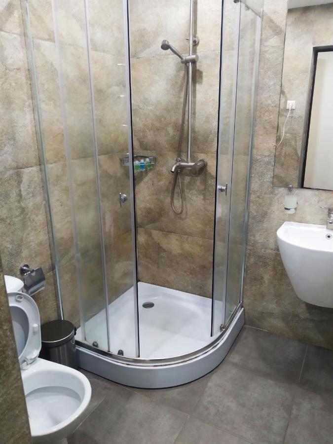 Boutique Living Hotel 耶烈万 外观 照片