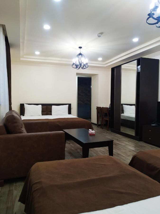 Boutique Living Hotel 耶烈万 外观 照片